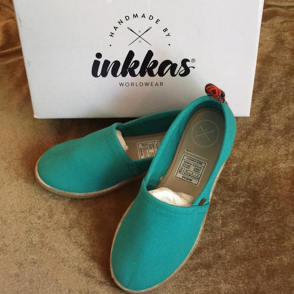 NWT- inkkas Global Espadrille slip-on-Aqua- Size 7
